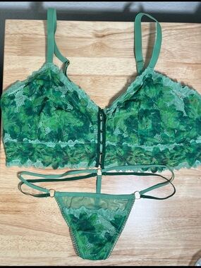 Aerie Sunkissed Green Lace Triangle Bralette and Thong Lingerie Set XL/S
